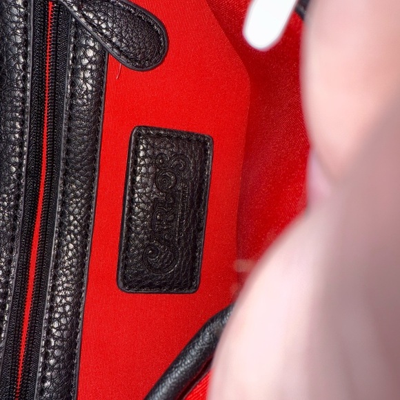 Make a Statement with this Stylish Carlos Santana Black Faux Croc Envelope bag - Picture 10 of 12